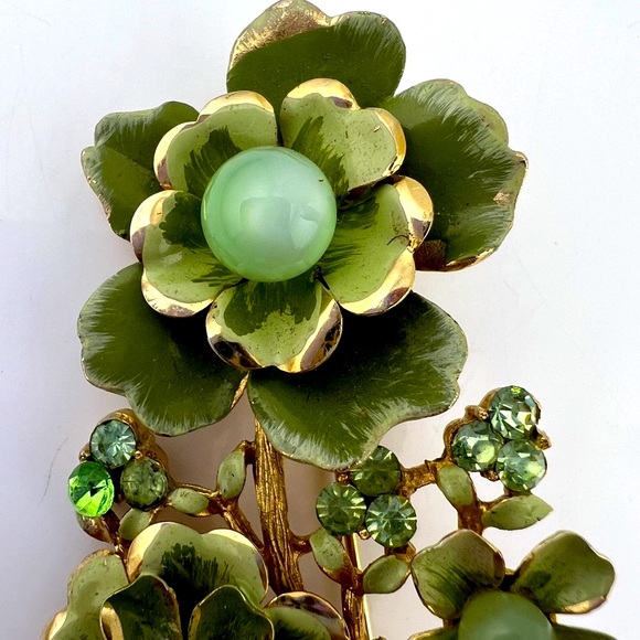 Vintage Green Enamel Floral Rhinestone Brooch with Gold Accents - Picture 4 of 6